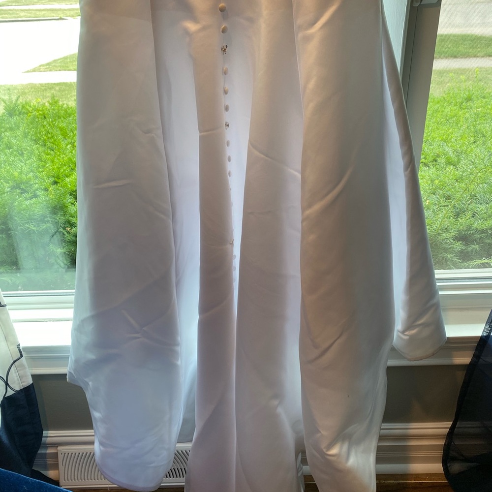 Wedding dress - Picture 6 of 10